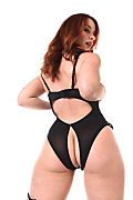 Norah Juliette It's Hot In Here istripper model